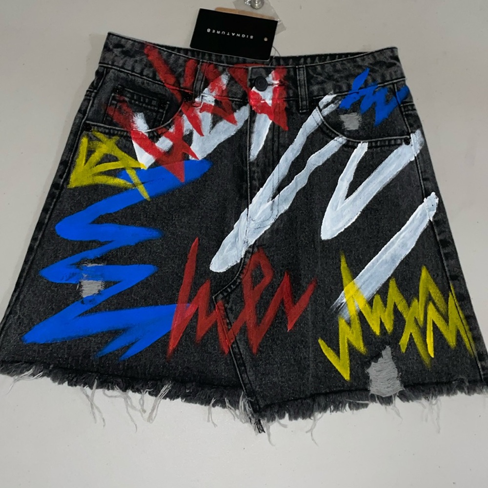 Skirt with colorful designs